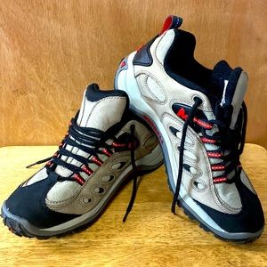 Merrell ladies size 9 hiking boot short ankle height